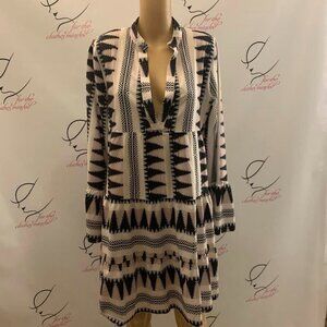 NO BRAND. Size Large. Relaxed Fit. Pullover Aztec Pattern. Long Sleeve. B55